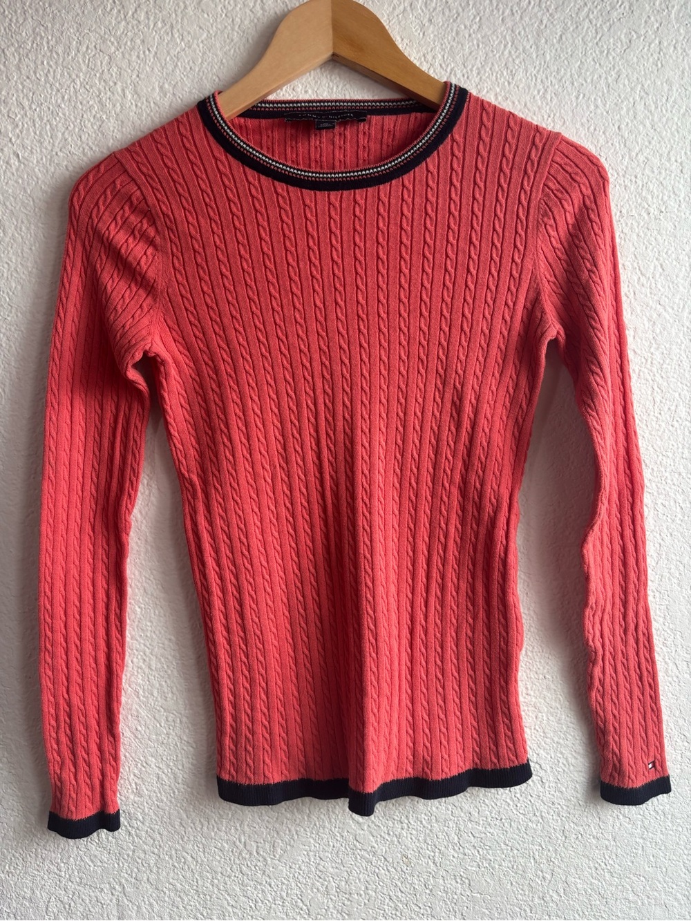 Y2K Tommy Hilfiger Coral Cable Knit Crew Neck Sweater Navy Trim Size XS Preppy
